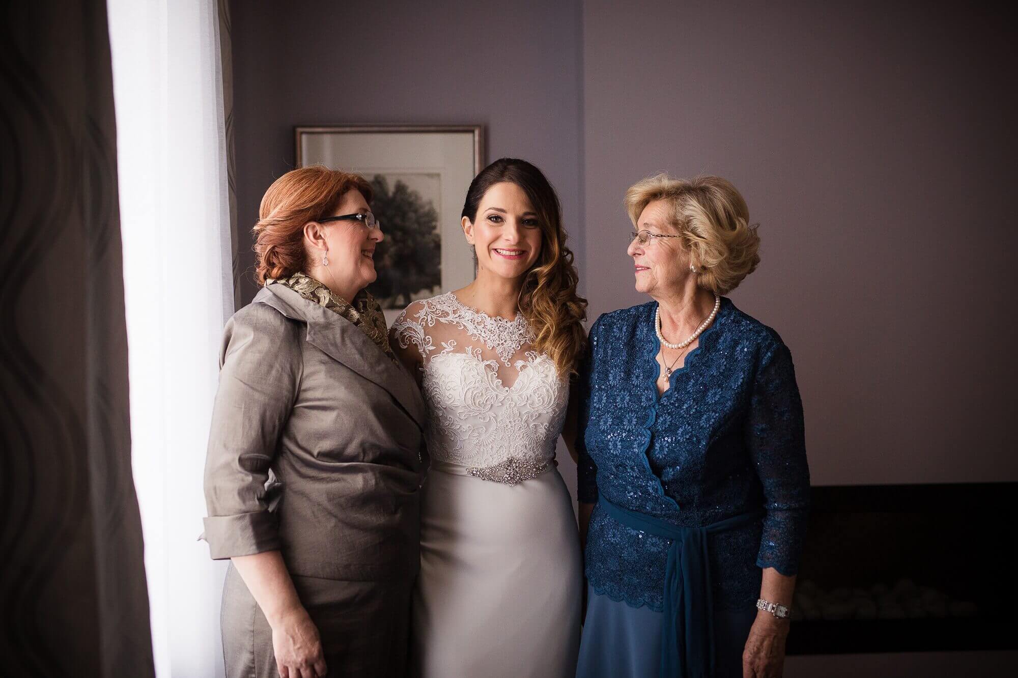 Portrait of the bride and family 